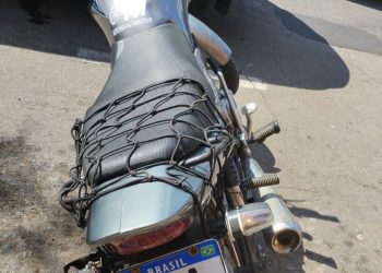 PM apreende moto com placa adulterada e prende condutor em Poços de Caldas