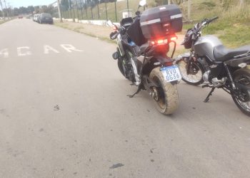 Condutor é autuado em quase R$ 4 mil e tem moto apreendida após fugir de blitz em Poços de Caldas