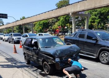 Engavetamento entre quatro veículos é registrado em Poços de Caldas