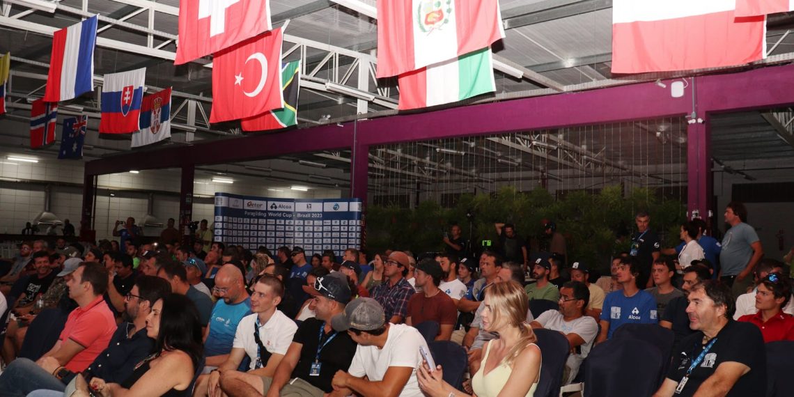 Iniciada a Copa Mundial de Parapente, em Andradas (MG)