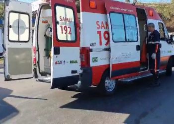 Caminhão derrama chorume e provoca acidente em Poços de Caldas