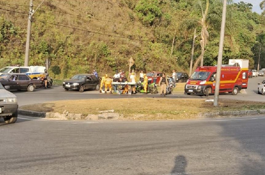 VÍDEO: motociclista fica ferido após acidente entre duas motos em Poços de Caldas