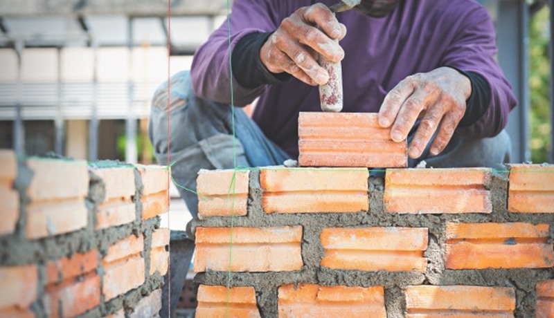Capacita Poços abre vagas para curso gratuito de pedreiro em parceria com o Senai