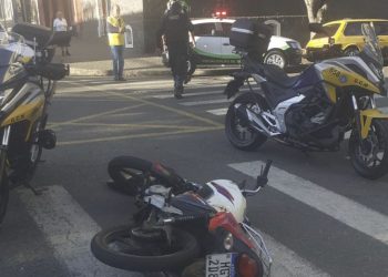 Após fugir de abordagem, homem bate a moto e acaba detido em Poços de Caldas