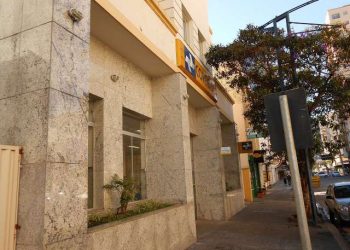 PM é acionada após agência dos Correios ser alvo de dano em Poços de Caldas