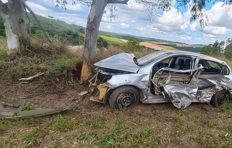 Acidente na MGC-146 deixa três pessoas feridas