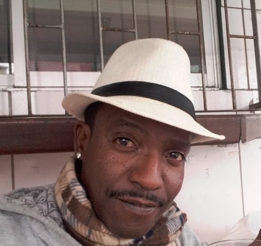 Homem que morreu após ser socorrido com sinais de espancamento é sepultado em Poços de Caldas