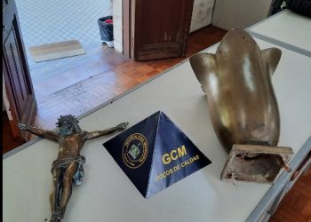 Homem é preso tentando furtar objetos de túmulos em Poços de Caldas