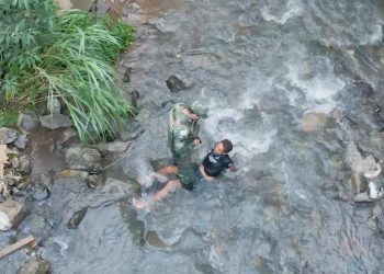 VÍDEO: durante fuga, PM rende suspeito de assalto dentro de ribeirão em Poços de Caldas