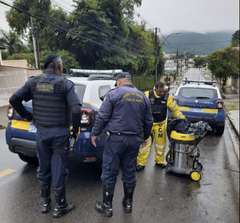 Empresário é preso por receptação e outro homem detido por furto em Poços