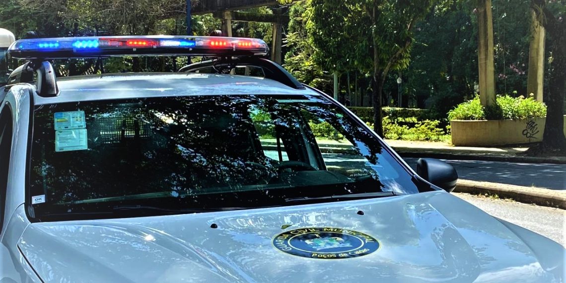 Jovem é preso após pichar fonte em Poços de Caldas