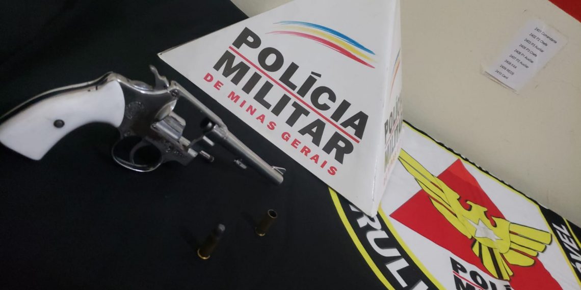 Homem é Preso Por Porte Ilegal De Arma E Revólver Apreendido Em Poços