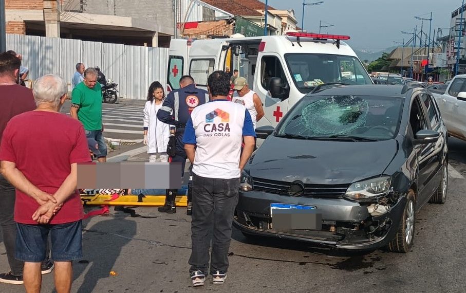 Motociclista fica ferida em acidente no centro de Poços de Caldas