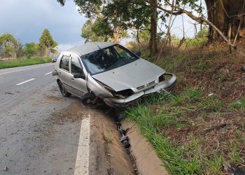 Condutor inabilitado sofre ‘apagão’ e acaba detido após acidente em Poços de Caldas