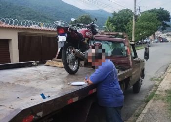 GCM e Demutran apreendem mais uma moto de ‘grau’ com escapamento adulterado em Poços de Caldas