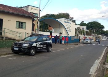 URGENTE: crianças são esfaqueadas em escola de Poços de Caldas