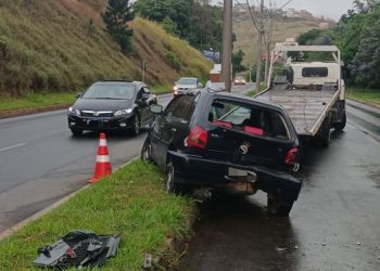 Acidente entre dois veículos é registrado em avenida de Poços de Caldas
