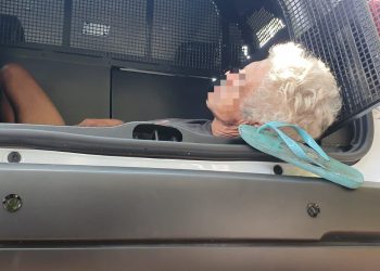Preso por furto em cemitério, suspeito ‘tira cochilo’ em cela de viatura em Poços de Caldas