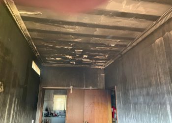 Idosa de 84 anos é socorrida por bombeiros após casa ser incendiada pelo filho em Poços de Caldas