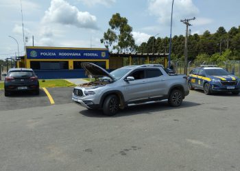 PRF apreende em Poços de Caldas veículo roubado