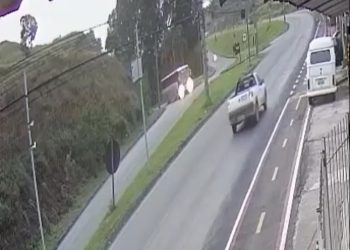 “Quase todo dia”, diz comerciante após mais um acidente em trevo de Poços; VÍDEO
