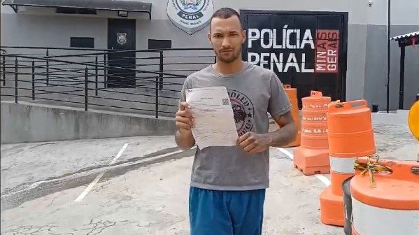 Homem preso por engano acusado de tentativa de homicídio deixa presídio