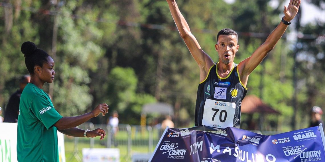 Johnatas Cruz e Núbia de Oliveira vencem Copa Brasil de Cross Country em Poços