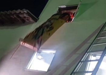 Bombeiros resgatam homem inconsciente em cima de uma laje em cidade do Sul de Minas
