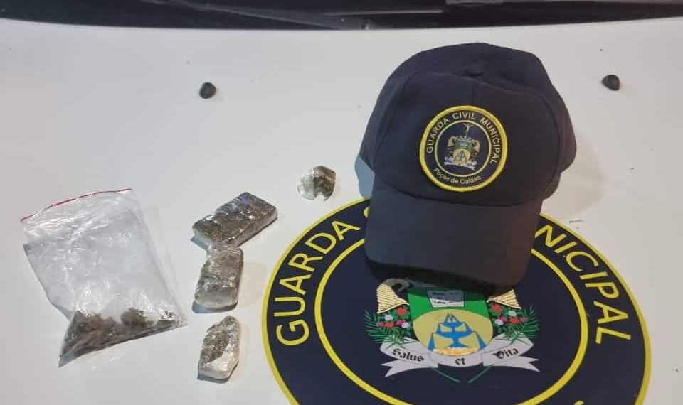 GCM apreende drogas em parque de Poços de Caldas