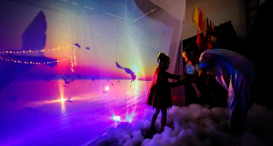 EU SINTO ASSIM | Espetáculo multisensorial será apresentado em instituições de Poços