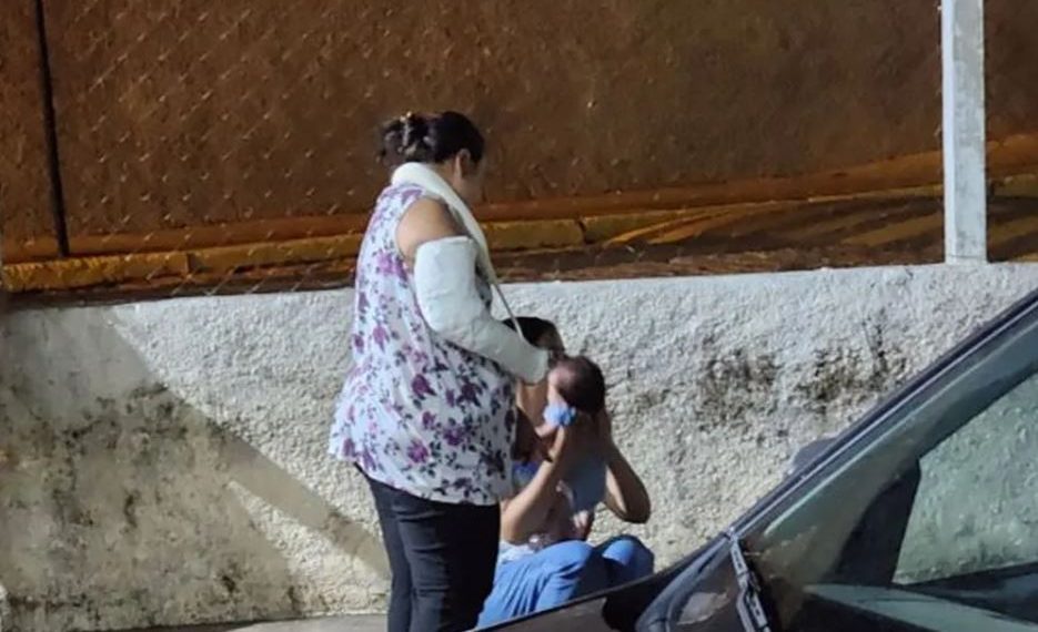 Mulher sofre fratura no braço enquanto era transportada por ambulância em Rio Pardo