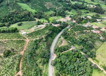 Bloqueios temporários e operação pare e siga são realizados neste sábado na MG-290
