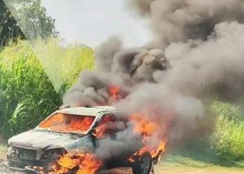 URGENTE | Caminhonete pega fogo na SP 207