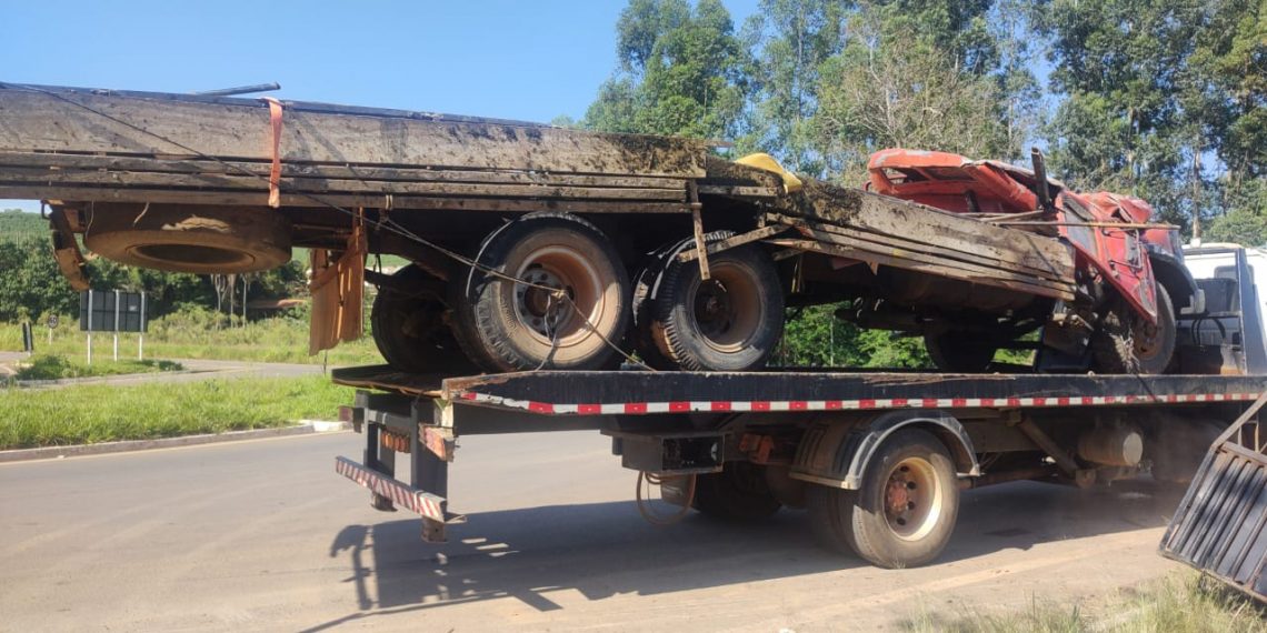 Polícia Militar intercepta em Botelhos caminhão com gado furtado de Divisa Nova