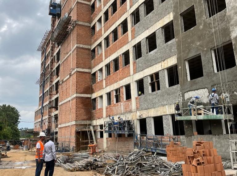 Obras no centro administrativo de Poços de Caldas seguem avançando