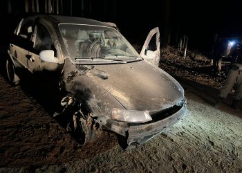 Homem tenta atropelar policiais, tem veículo atingido por tiros e acaba preso após perseguição