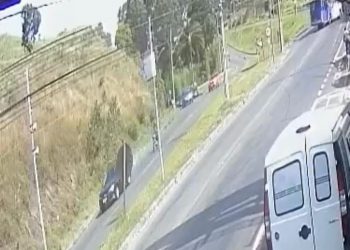 Vídeo: homem fica ferido após acidente em trevo de Poços; é o 5º em três meses