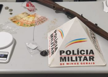 Trio é preso e drogas, arma e veículo são apreendidos em Santa Rita de Caldas