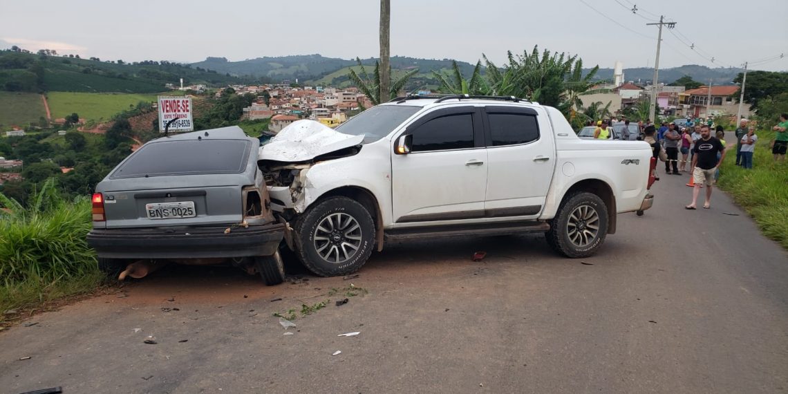 Homens Morrem Após Acidente Entre Carro E Caminhonete – ONDA POÇOS