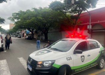 Idosa de 71 anos é atropelada no centro de Poços de Caldas