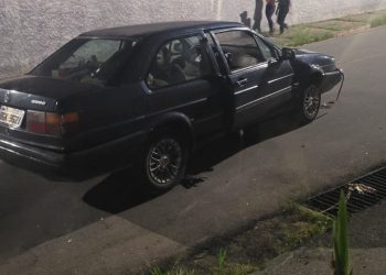 Após acidente entre e carro e moto, motorista é conduzido à Delegacia em Poços de Caldas