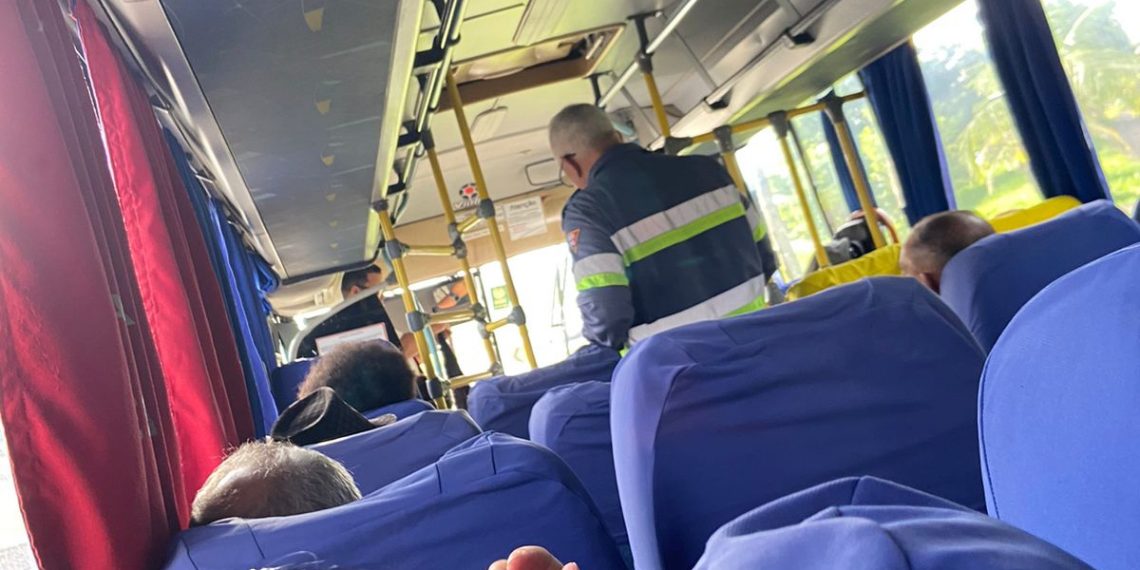Ônibus de transporte intermunicipal é substituído após DER constatar problema durante fiscalização em Poços