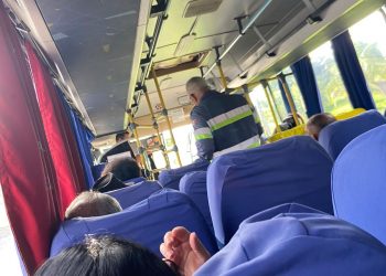 Ônibus de transporte intermunicipal é substituído após DER constatar problema durante fiscalização em Poços