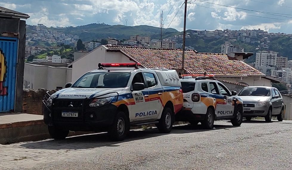 PM apreende drogas, dinheiro e celulares em operação contra o tráfico em Poços de Caldas