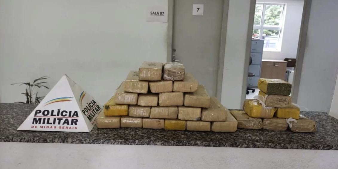 PM apreende grande quantidade de drogas dentro de carro no Sul de Minas