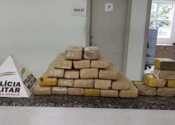 PM apreende grande quantidade de drogas dentro de carro no Sul de Minas