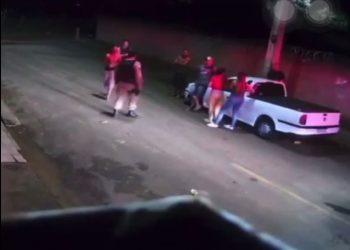 Vídeo mostra ocorrência que terminou com policial ferido e dois presos