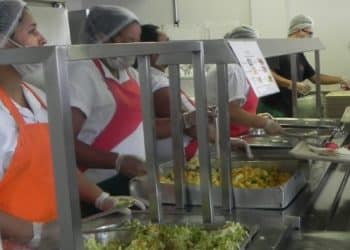 Restaurante Popular terá almoço especial de Natal nesta sexta-feira em Poços