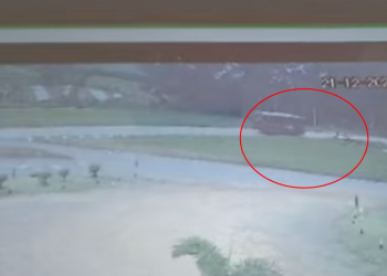 VÍDEO: Veja o momento da batida entre carro e ônibus que matou idoso