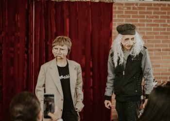 Escolas municipais recebem oficinas de teatro de máscaras